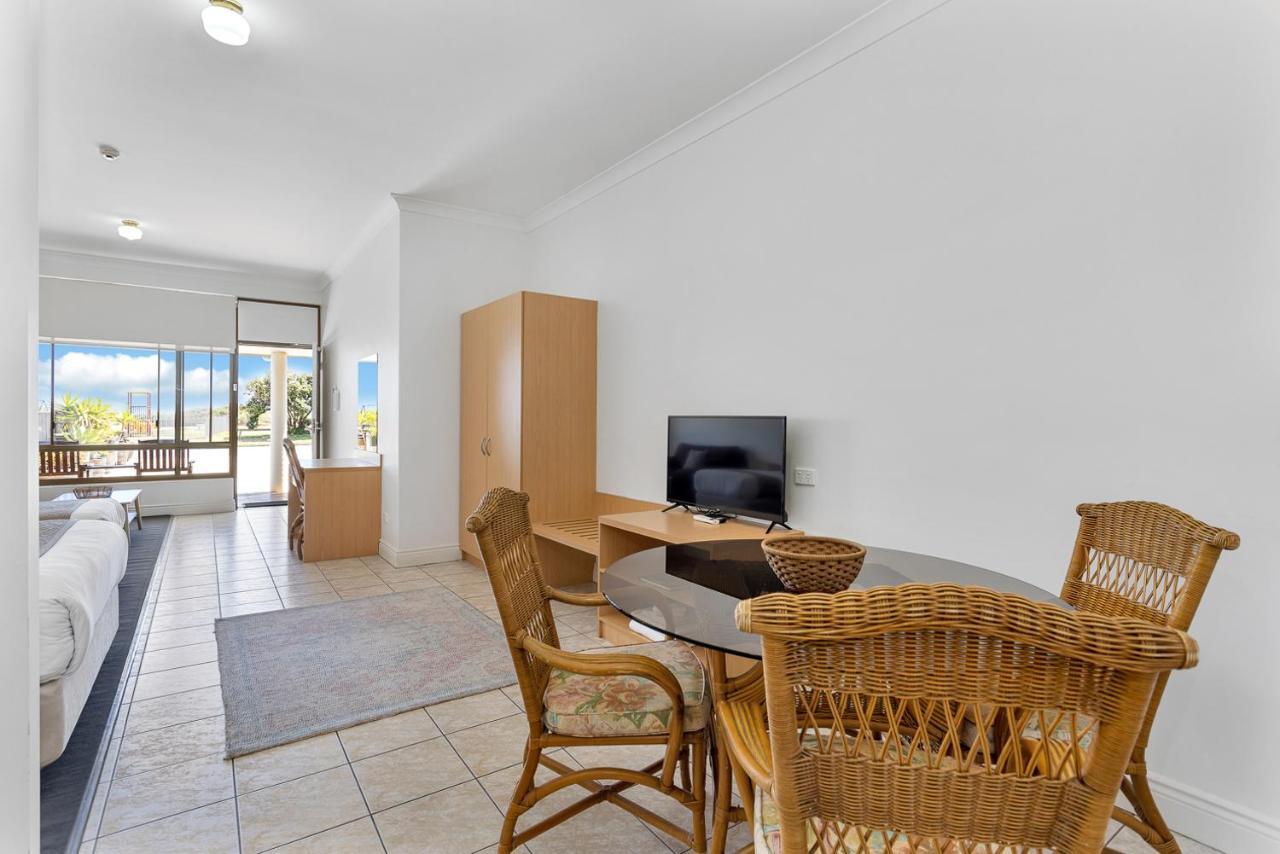 Coast Motel And Apartments Port Noarlunga Exterior photo