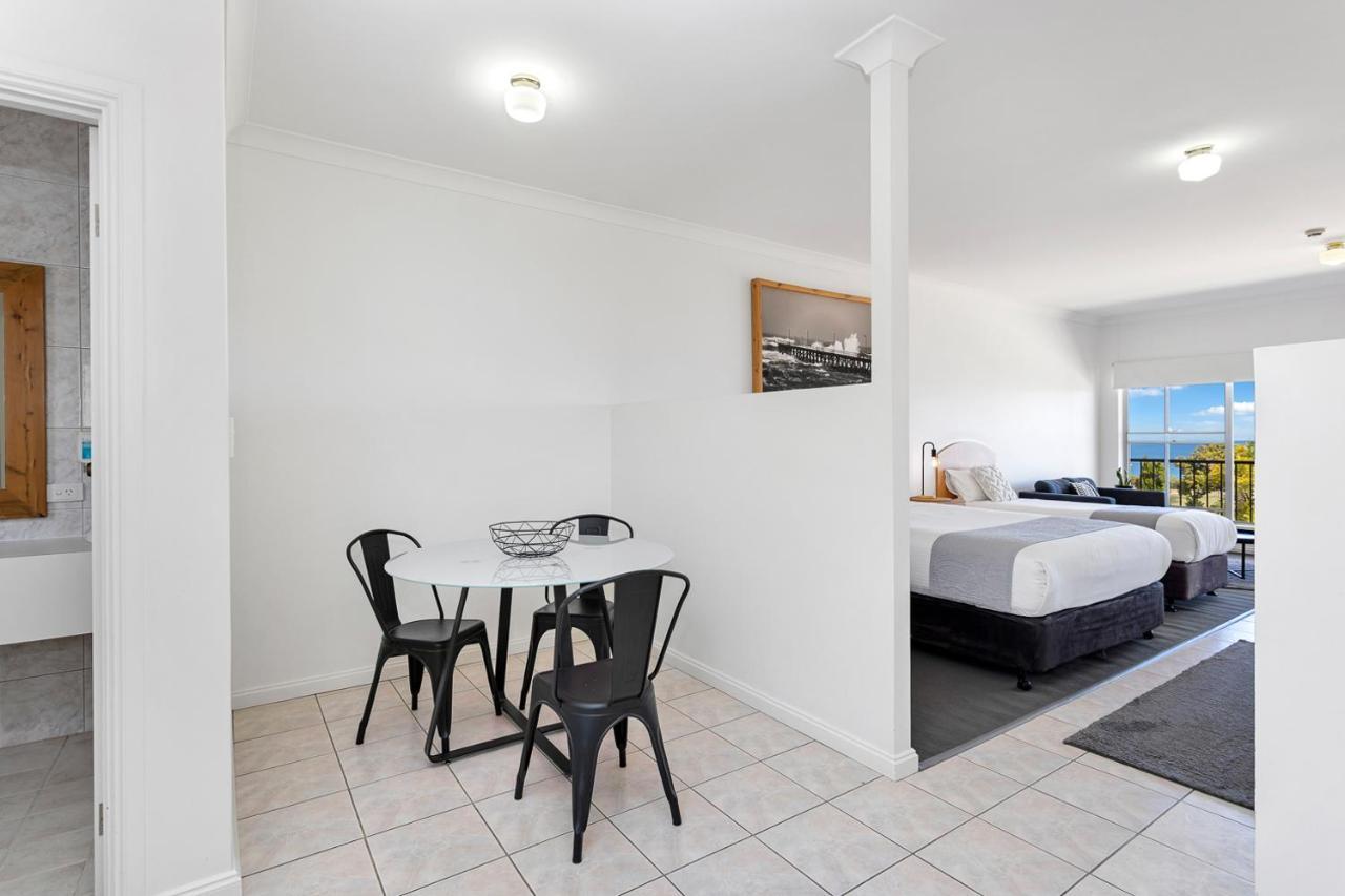 Coast Motel And Apartments Port Noarlunga Exterior photo