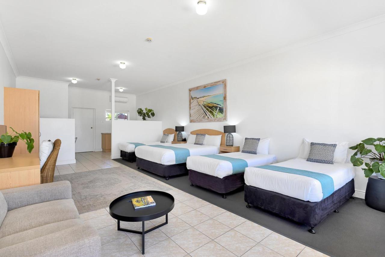 Coast Motel And Apartments Port Noarlunga Exterior photo