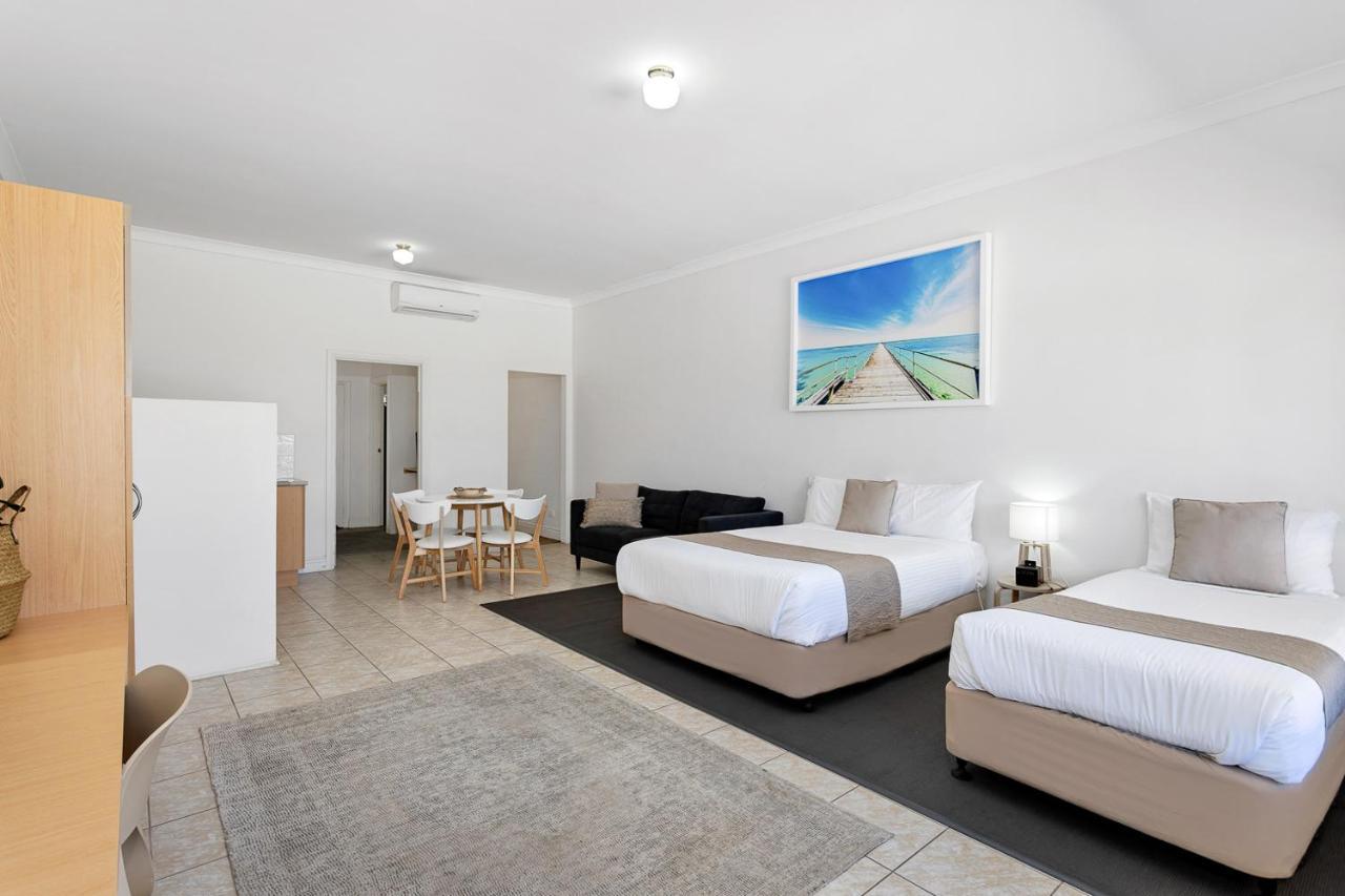 Coast Motel And Apartments Port Noarlunga Exterior photo